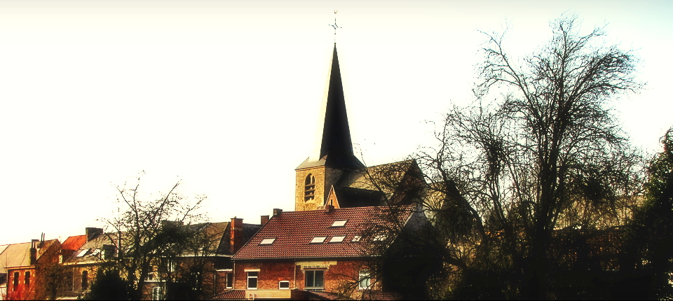 L'église de Ronquières vue de loin